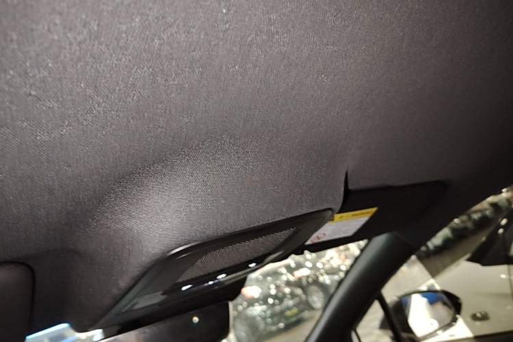 Used MG 4 EV 2022 425 km Luxury Edition Headliner