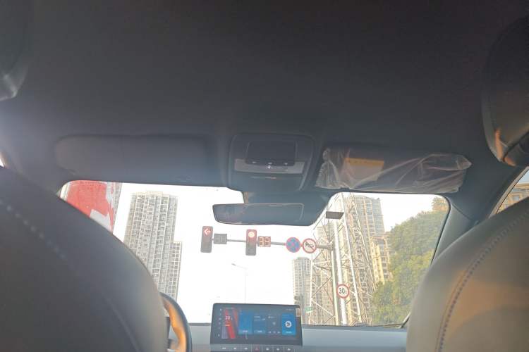 Used MG 4 EV 2022 425 km Luxury Edition Headliner