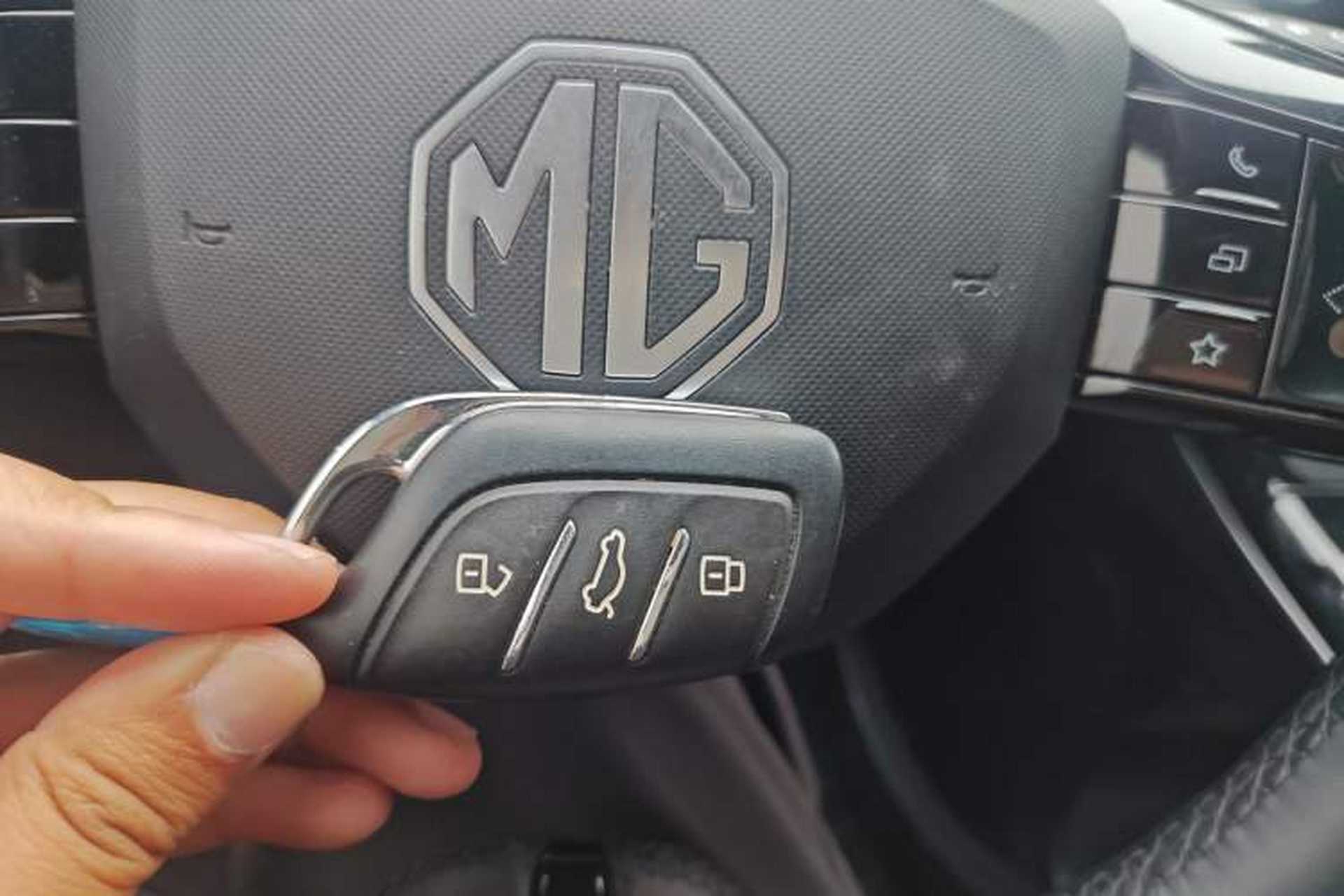 Used MG 4 EV 2022 425 km Luxury Edition Interior 1