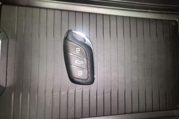 Used MG 4 EV 2022 425 km Luxury Edition Interior 1