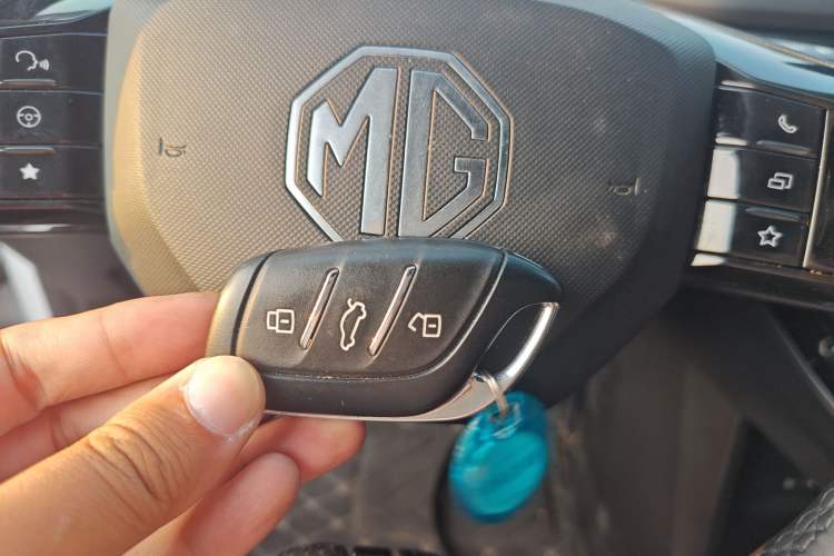 Used MG 4 EV 2022 425 km Luxury Edition Interior 1