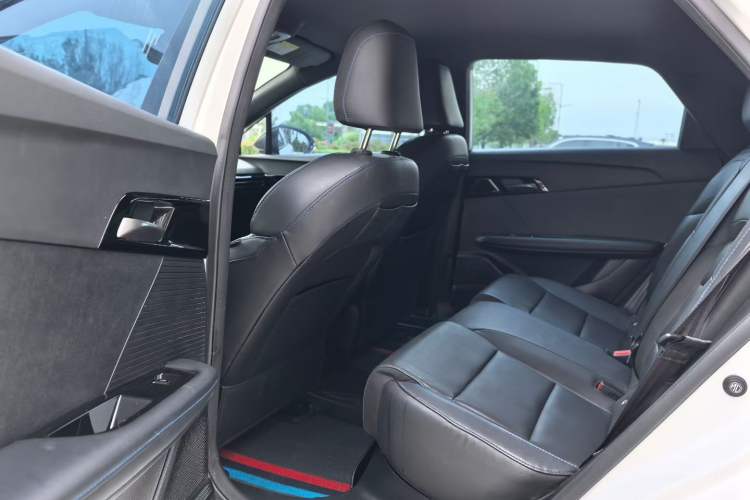 Used MG 4 EV 2022 425 km Luxury Edition Interior 2