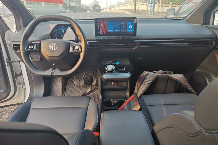 Used MG 4 EV 2022 425 km Luxury Edition Interior 2