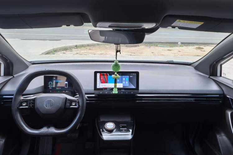 Used MG 4 EV 2022 425 km Luxury Edition Interior 3