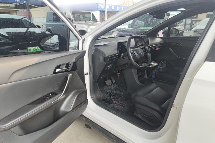 Used MG 4 EV 2022 425 km Luxury Edition Interior 3