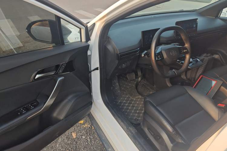 Used MG 4 EV 2022 425 km Luxury Edition Interior 3