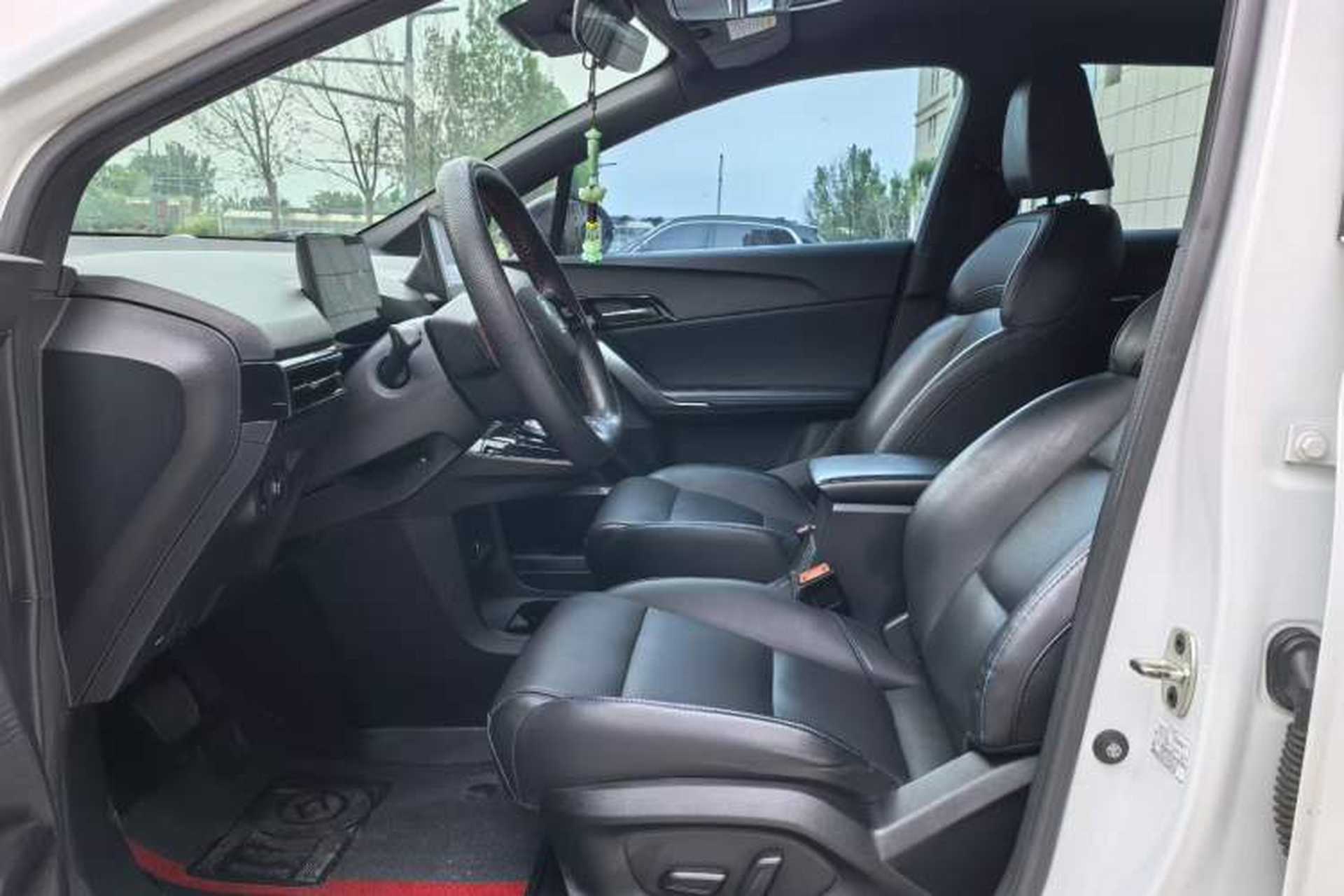 Used MG 4 EV 2022 425 km Luxury Edition Interior 4