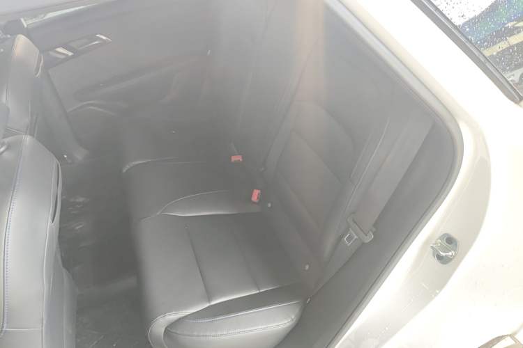 Used MG 4 EV 2022 425 km Luxury Edition Interior 4