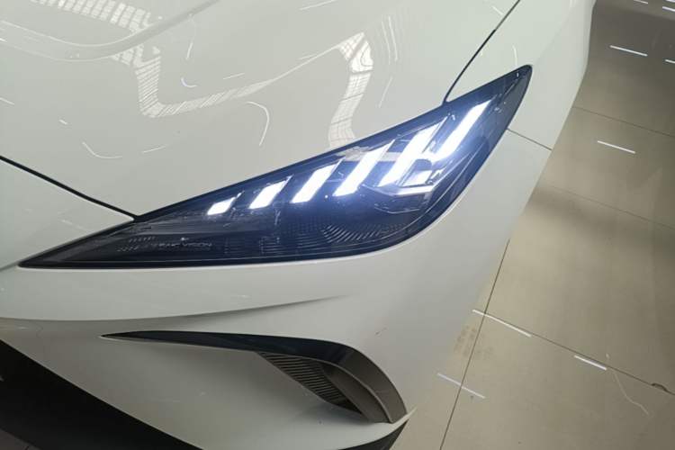 Used MG 4 EV 2022 425 km Luxury Edition Left Front Headlight