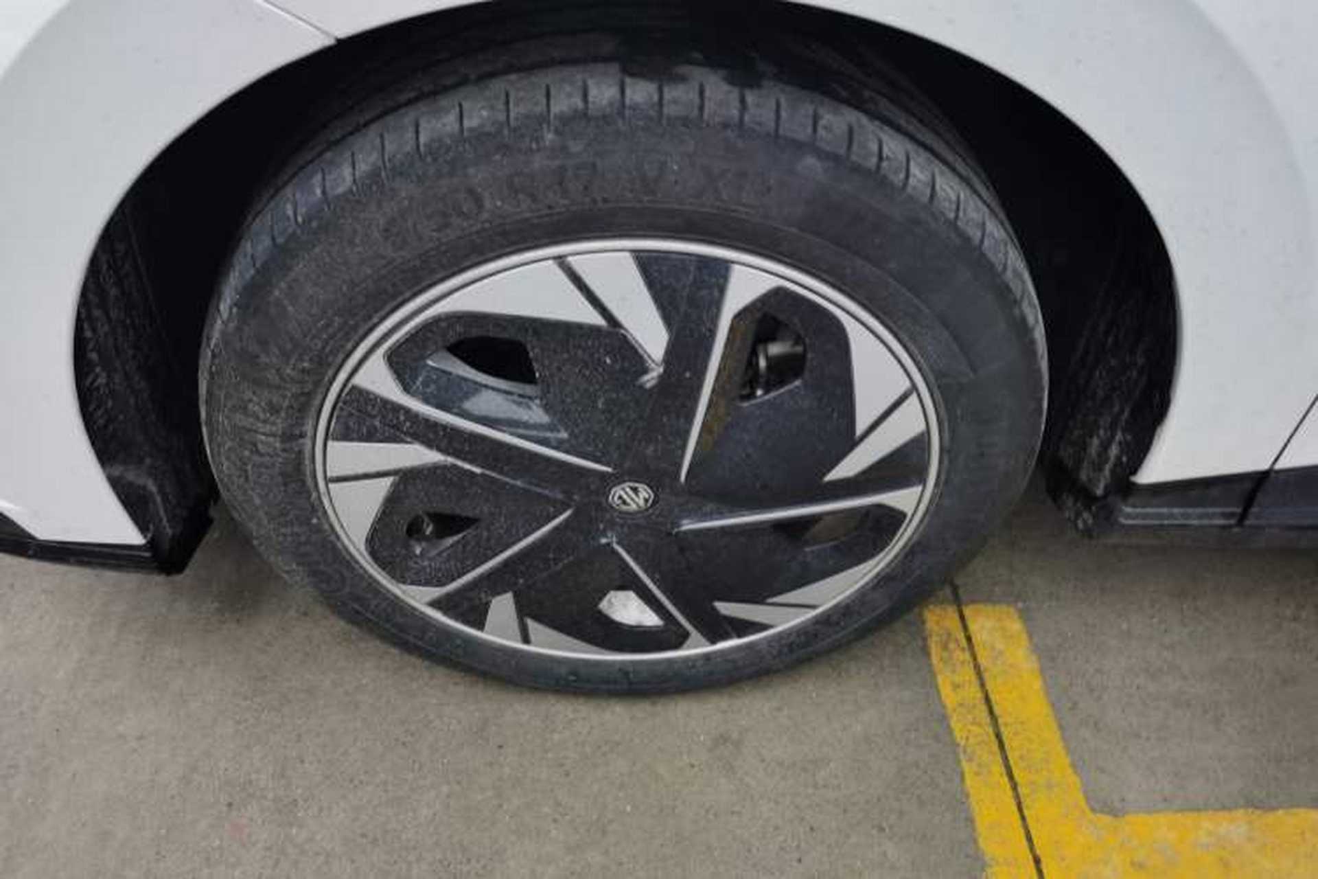 Used MG 4 EV 2022 425 km Luxury Edition Left Front Wheel Hub