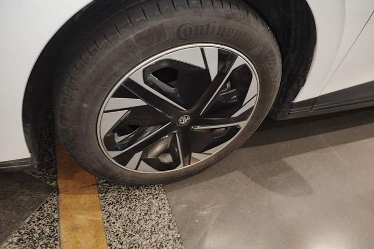 Used MG 4 EV 2022 425 km Luxury Edition Left Front Wheel Hub