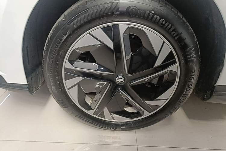 Used MG 4 EV 2022 425 km Luxury Edition Left Front Wheel Hub