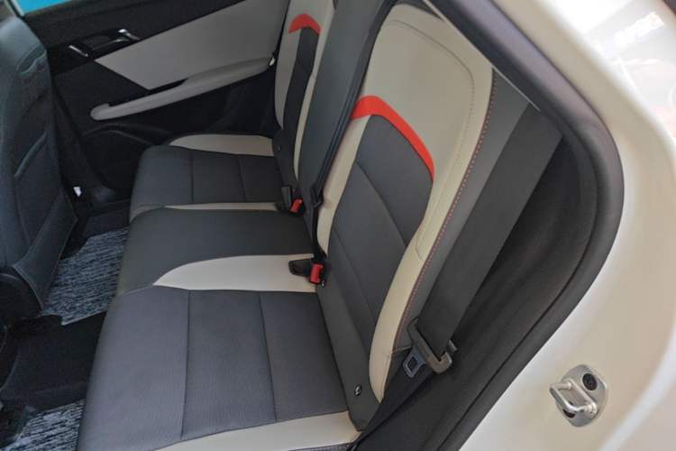 Used MG 4 EV 2022 425 km Luxury Edition Left Rear Seat