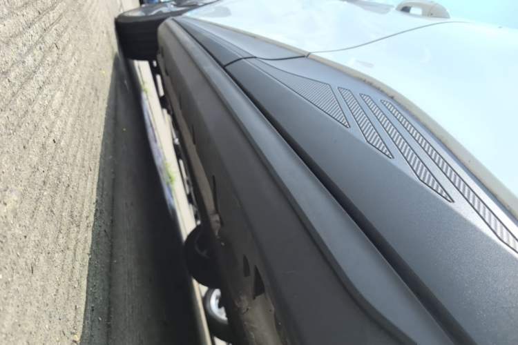 Used MG 4 EV 2022 425 km Luxury Edition Left Side Sill