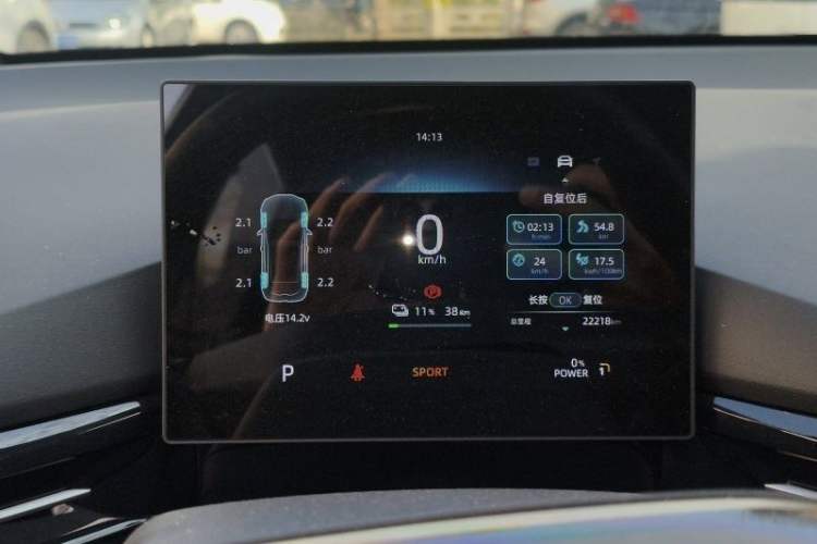 Used MG 4 EV 2022 425 km Luxury Edition Odometer Close Up