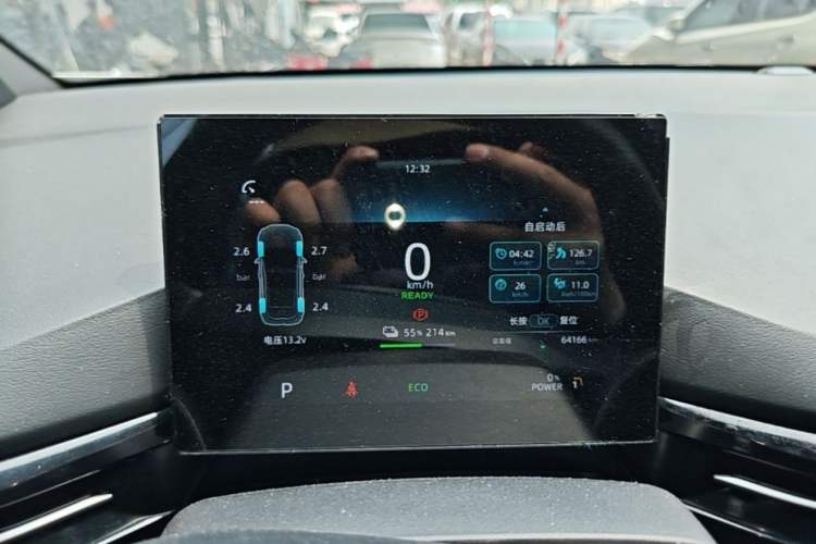 Used MG 4 EV 2022 425 km Luxury Edition Odometer Close Up