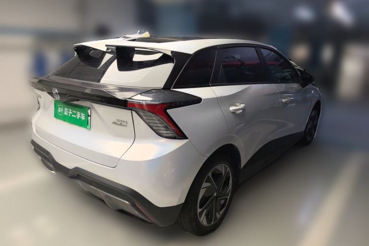 Used MG 4 EV 2022 520 km Luxury Edition Rear Right 45 Deg