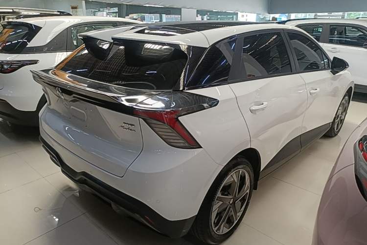 Used MG 4 EV 2022 425 km Luxury Edition Rear Right 45 Deg