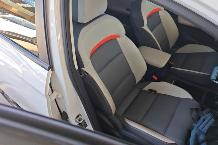 Used MG 4 EV 2022 425 km Luxury Edition Right Front Seat