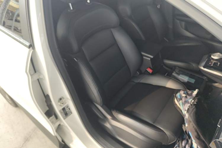 Used MG 4 EV 2022 425 km Luxury Edition Right Front Seat
