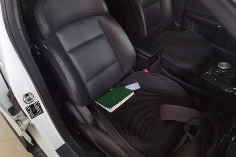 Used MG 4 EV 2022 425 km Luxury Edition Right Front Seat