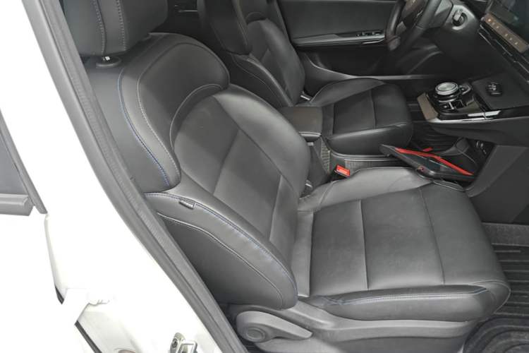Used MG 4 EV 2022 425 km Luxury Edition Right Front Seat