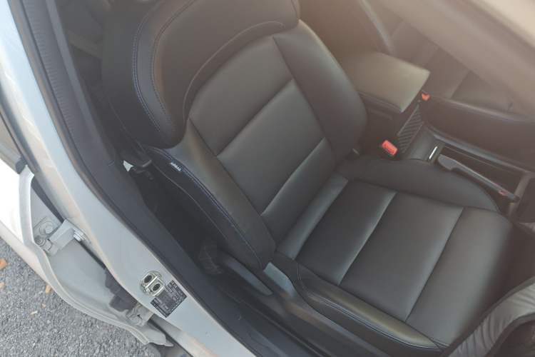 Used MG 4 EV 2022 425 km Luxury Edition Right Front Seat