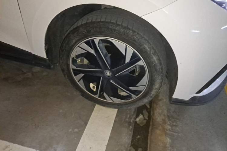 Used MG 4 EV 2022 425 km Luxury Edition Right Front Wheel Hub
