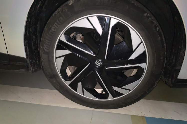 Used MG 4 EV 2022 520 km Luxury Edition Right Front Wheel Hub
