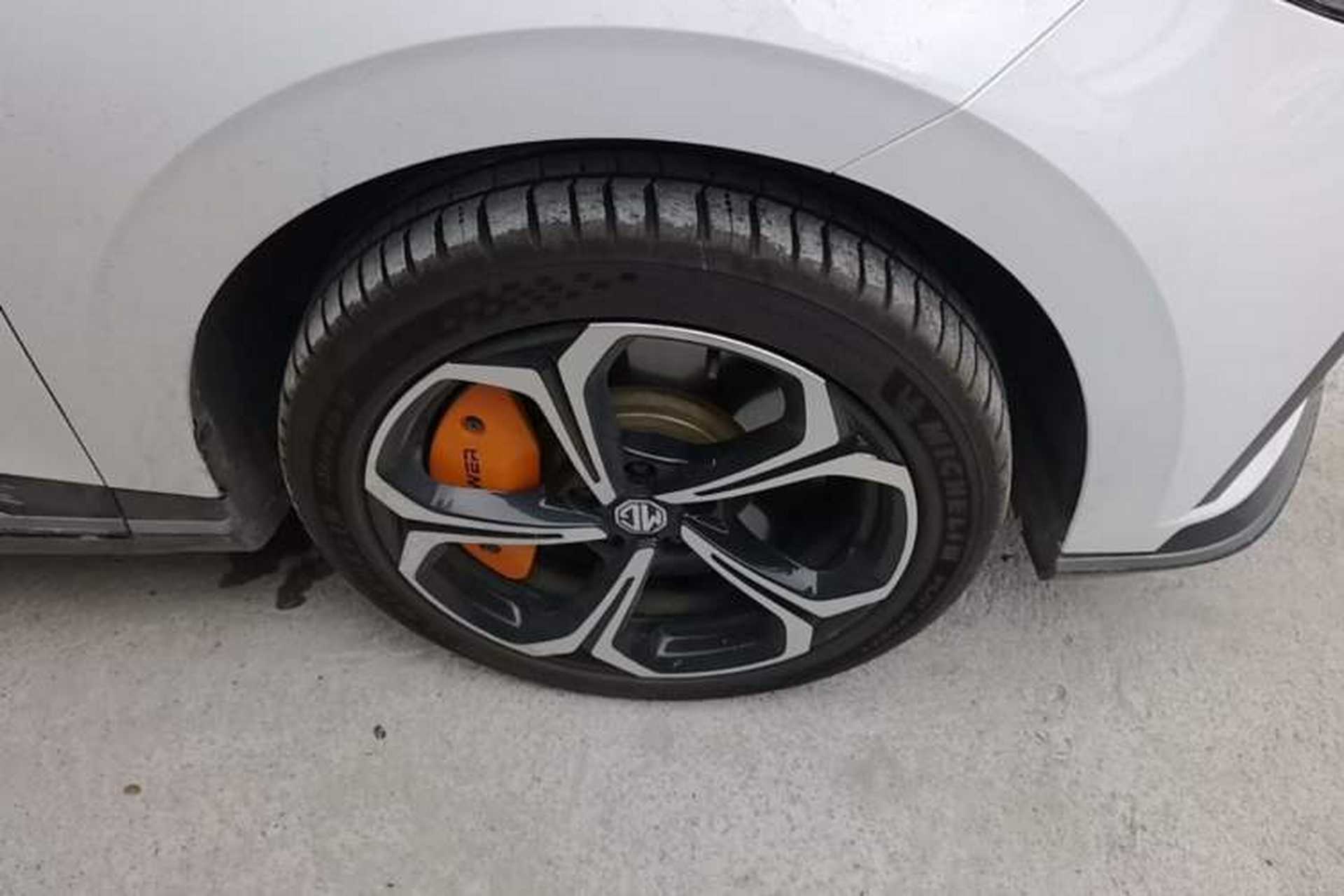 Used MG 4 EV 2022 460 km All-Wheel-Drive Performance Version Right Front Wheel Hub