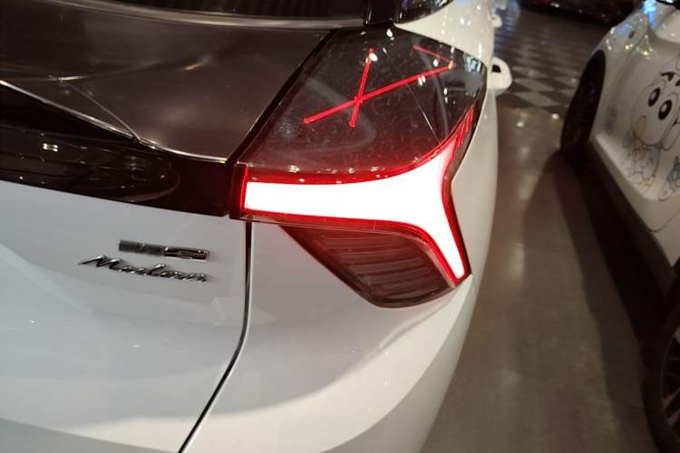 Used MG 4 EV 2022 425 km Luxury Edition Right Rear Taillight