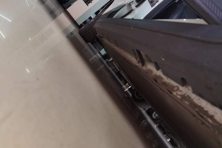 Used MG 4 EV 2022 425 km Luxury Edition Right Side Sill