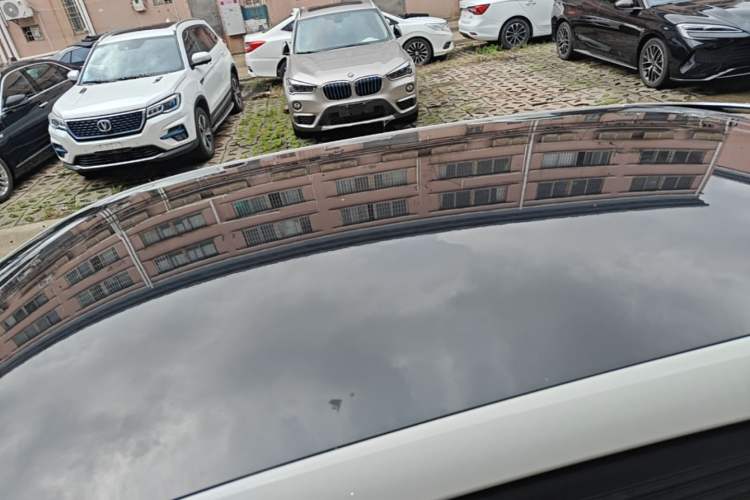 Used MG 4 EV 2022 425 km Luxury Edition Roof
