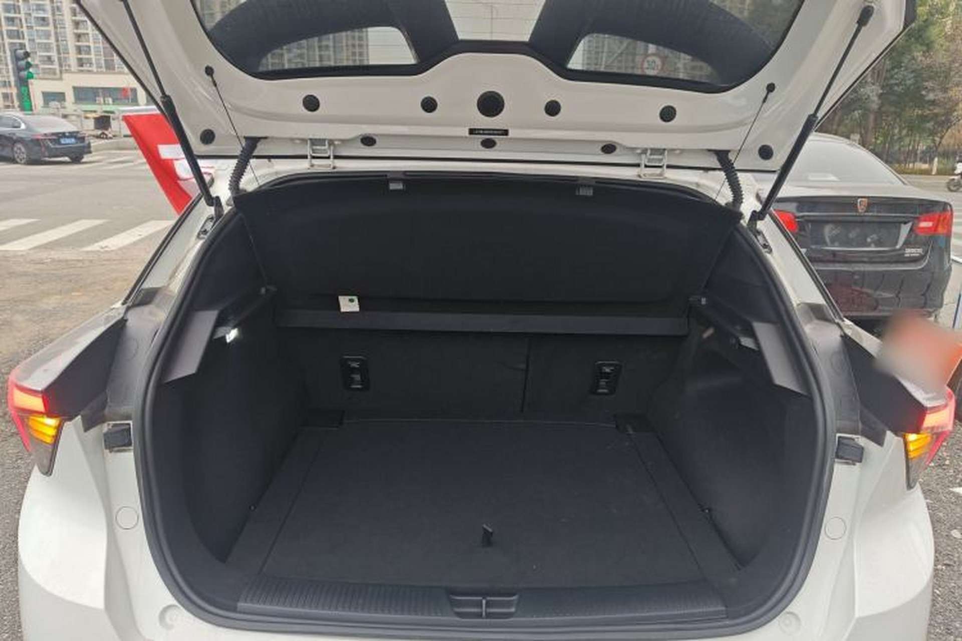 Used MG 4 EV 2022 425 km Luxury Edition Trunk