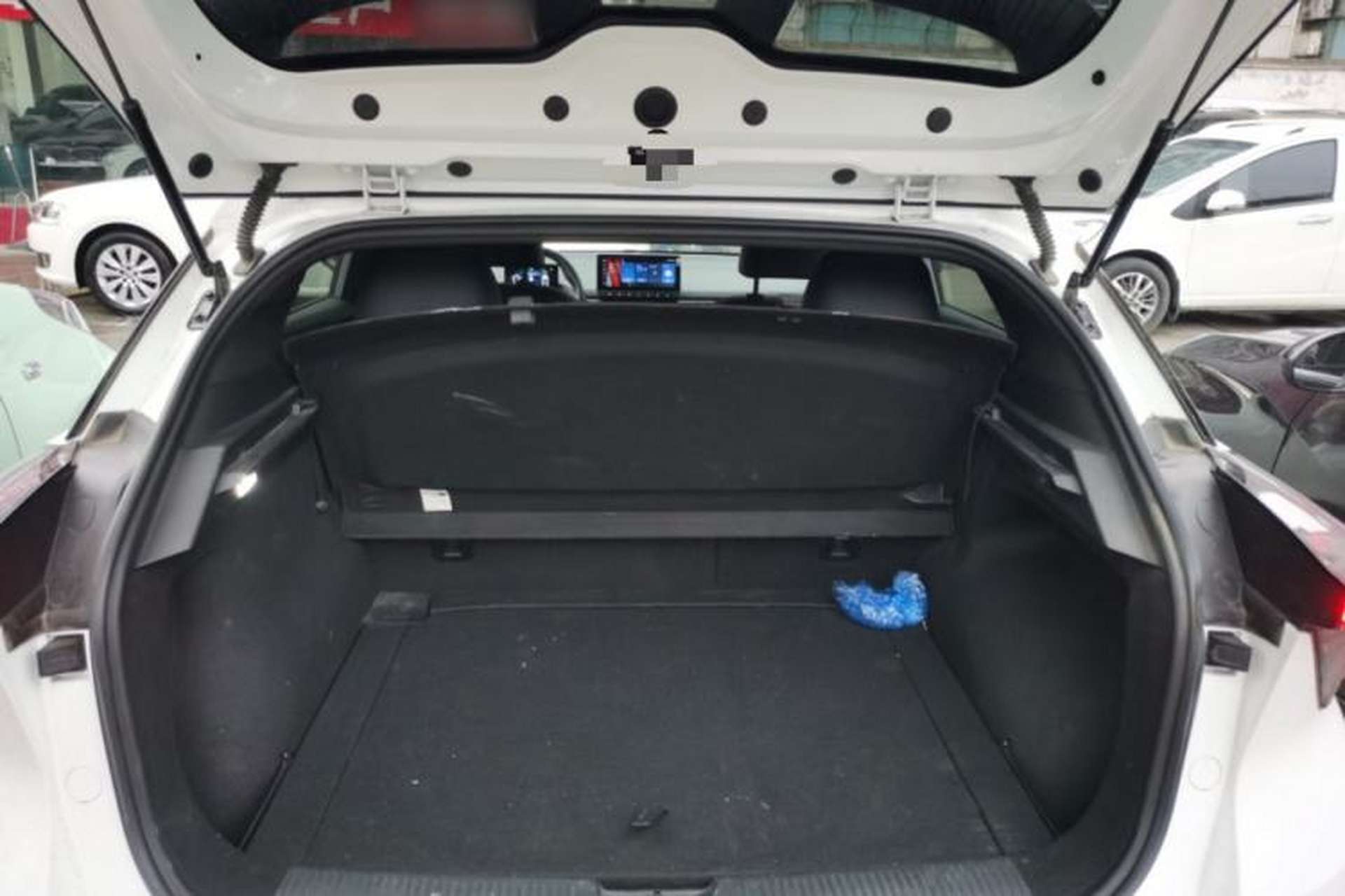 Used MG 4 EV 2022 425 km Luxury Edition Trunk