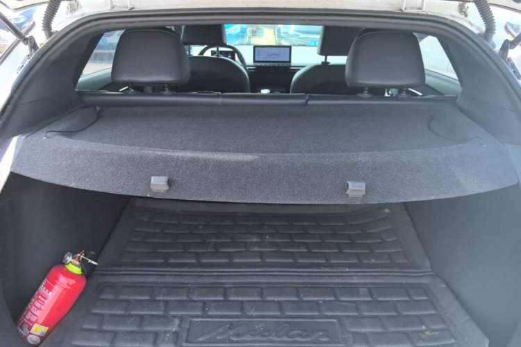 Used MG 4 EV 2022 425 km Luxury Edition Trunk