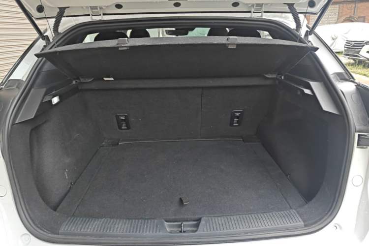 Used MG 4 EV 2022 425 km Luxury Edition Trunk