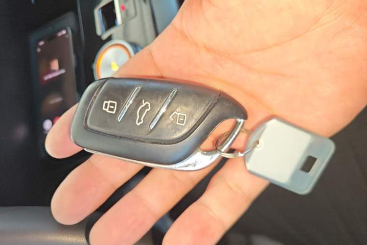 Used MG 4 EV 2022 425 km Luxury Edition Vehicle Key