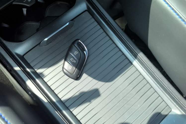Used MG 4 EV 2022 425 km Luxury Edition Vehicle Key