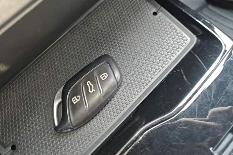 Used MG 4 EV 2022 425 km Luxury Edition Vehicle Key