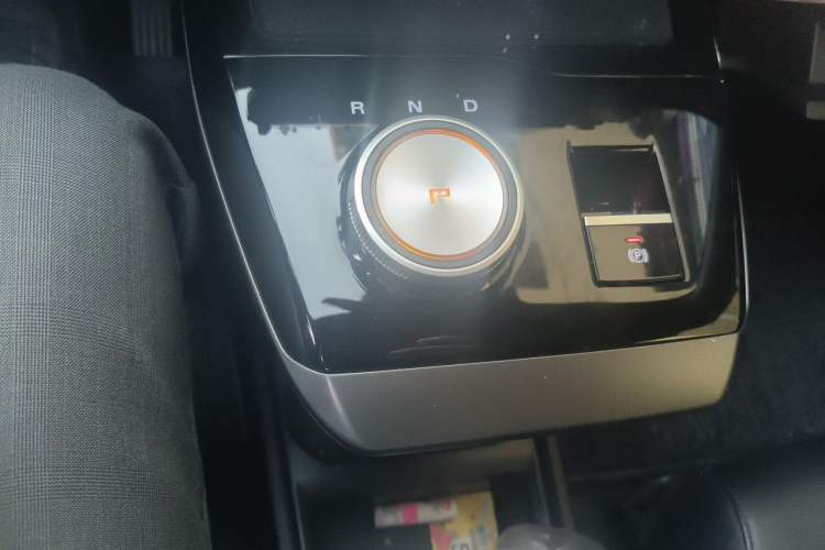 Used MG 4 EV 2023 415 km Range Sea-Faring Champion Edition Audio And AC Panel