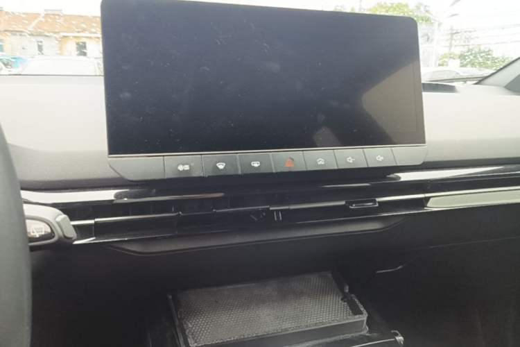 Used MG 4 EV 2023 415 km Range Sea-Faring Champion Edition Audio And AC Panel