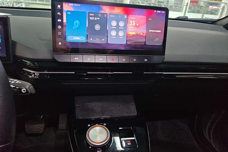 Used MG 4 EV 2023 415 km Range Sea-Faring Champion Edition Audio And AC Panel