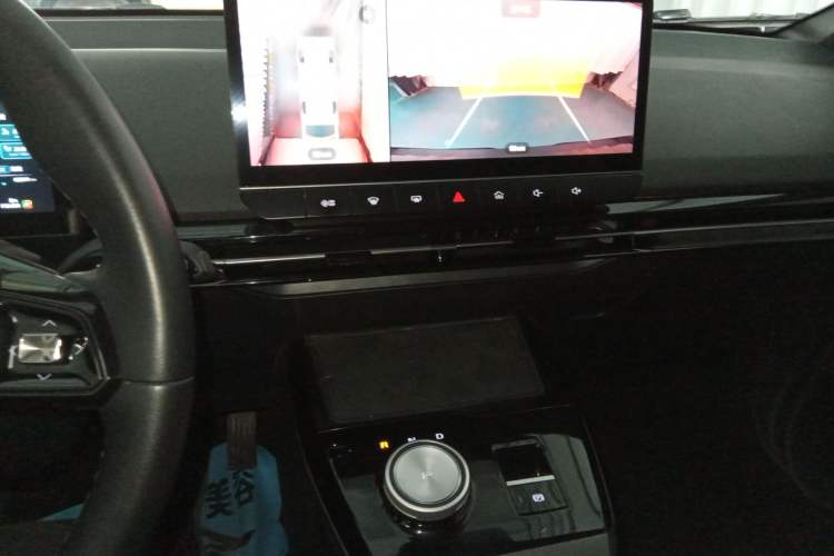 Used MG 4 EV 2023 415 km Range Sea-Faring Champion Edition Audio And AC Panel
