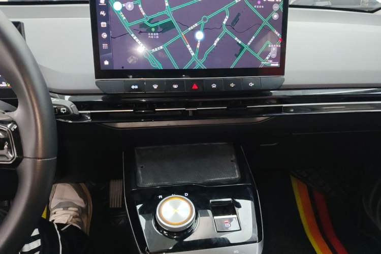 Used MG 4 EV 2023 415 km Range Sea-Faring Champion Edition Audio And AC Panel