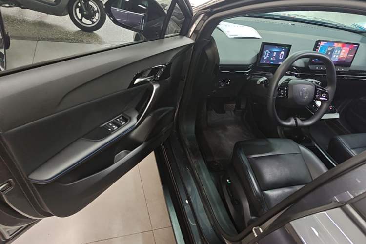 Used MG 4 EV 2023 415 km Range Sea-Faring Champion Edition Driver Seat