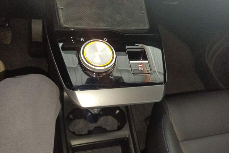 Used MG 4 EV 2023 415 km Range Sea-Faring Champion Edition Gear Lever