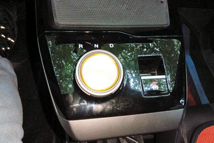 Used MG 4 EV 2023 415 km Range Sea-Faring Champion Edition Gear Lever