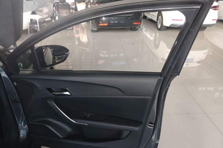 Used MG 4 EV 2023 415 km Range Sea-Faring Champion Edition Interior 2