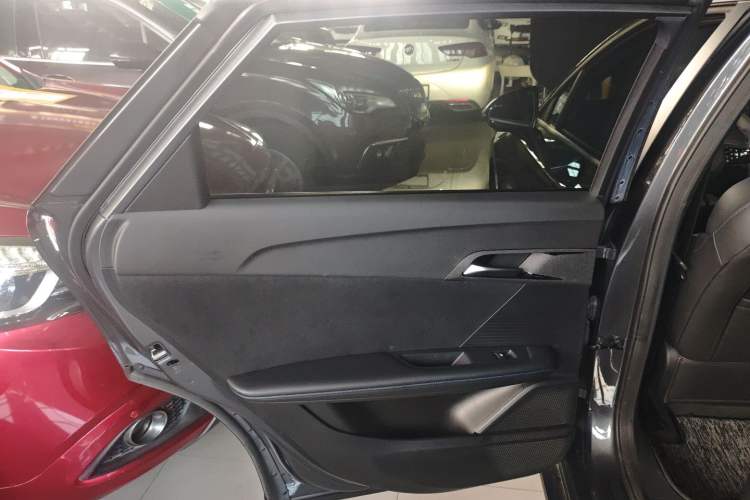 Used MG 4 EV 2023 415 km Range Sea-Faring Champion Edition Interior 5